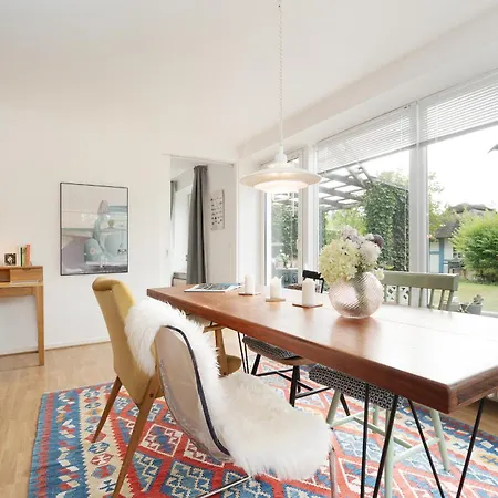 Haus Raketin Butt Rettin